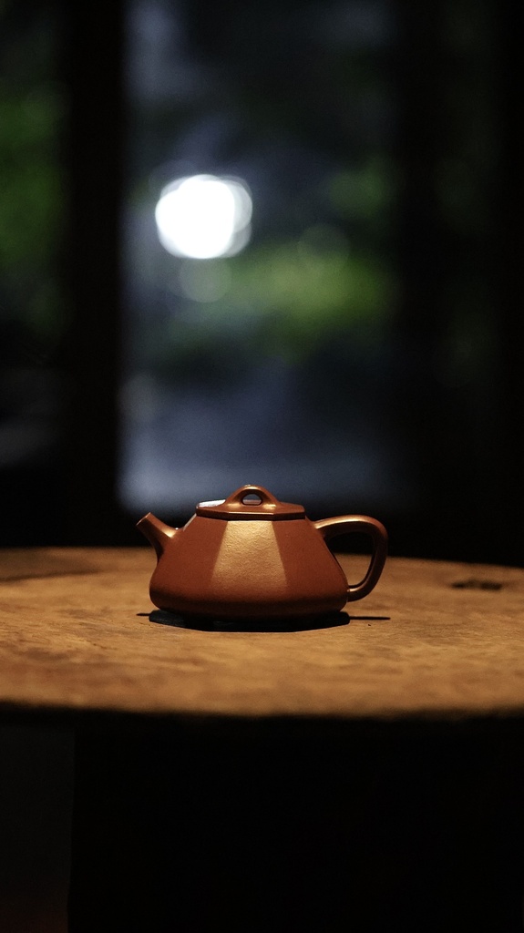 ẤM THẠCH BIỀU BÁT PHƯƠNG