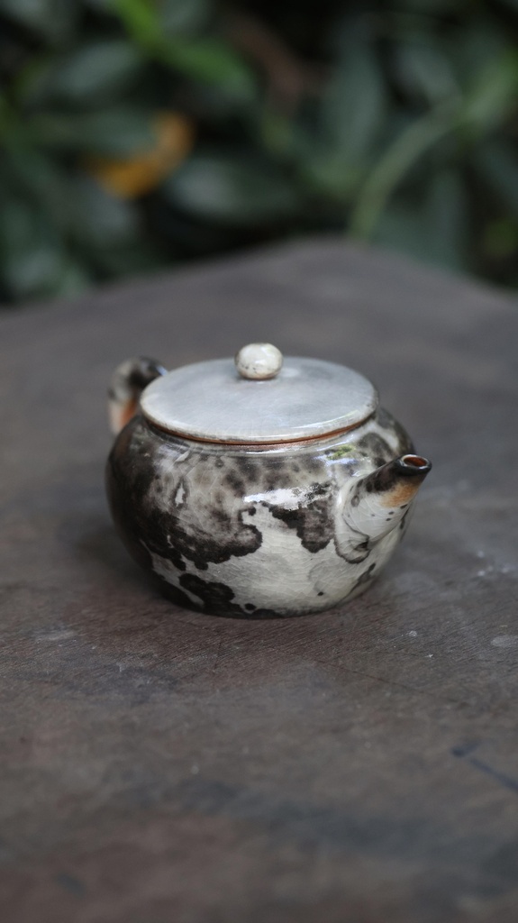 ẤM THỦY BÌNH BÁO ĐEN