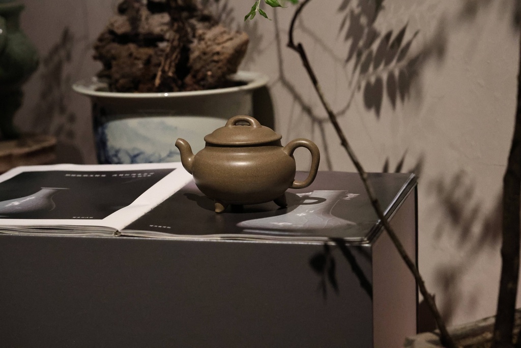 ẤM TỬ SA TAM TÚC VÂN ĐỈNH 220ML